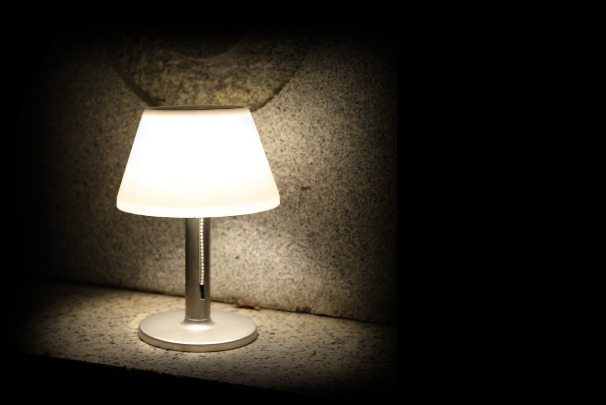 Featured image for “Solarna stolna lampa”